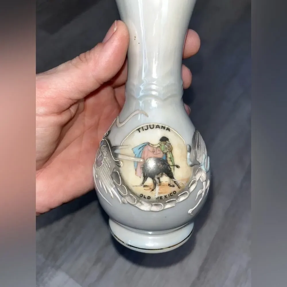 Vintage Tijuana Mexico Souvenir MORIAGE Dragonware Bud Vase - Picture 6 of 9